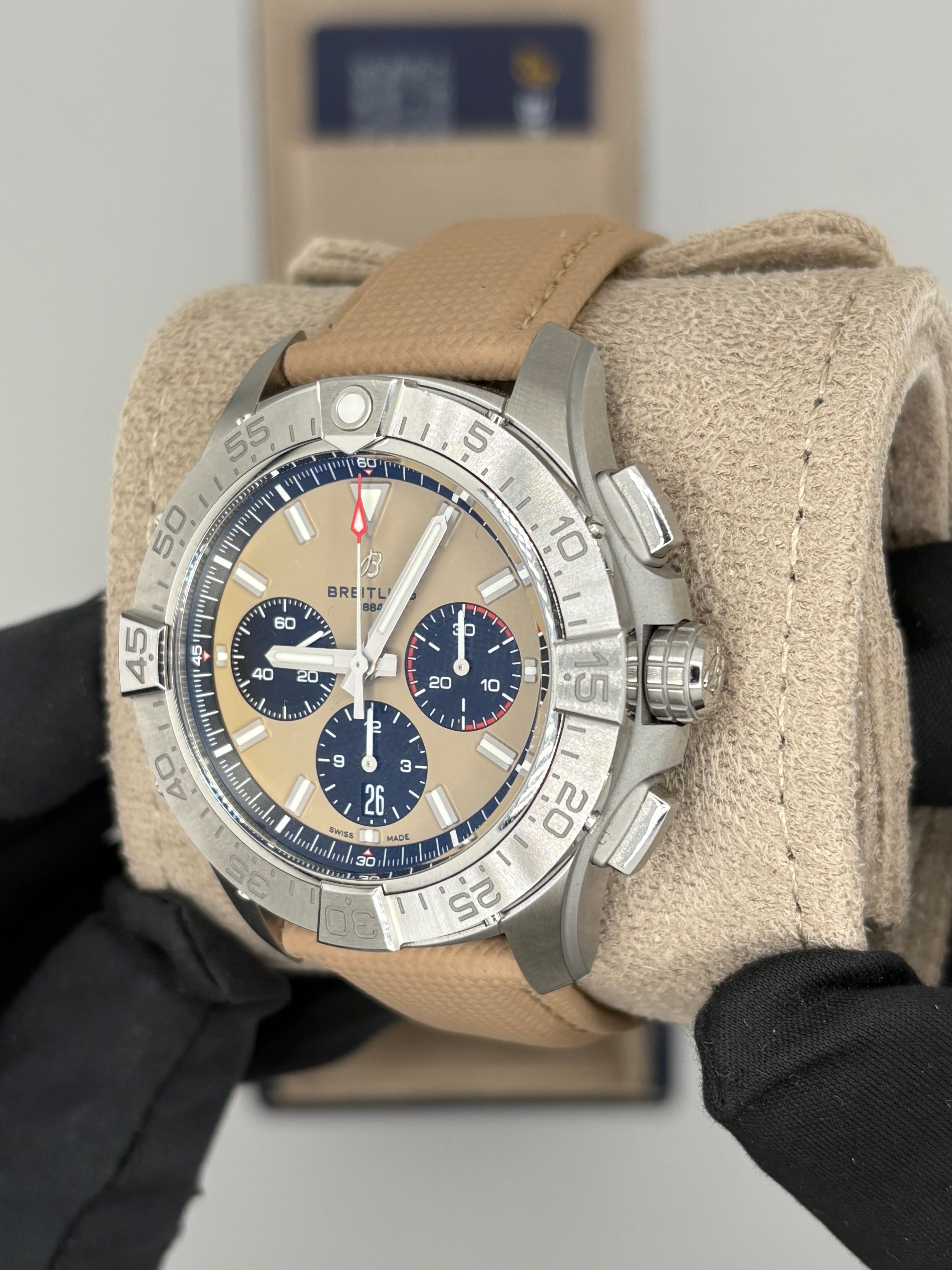 Breitling Avenger B01