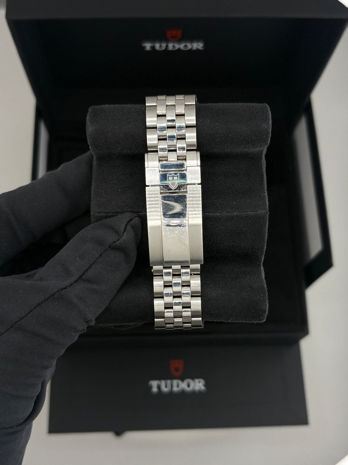 Tudor black bay chrono