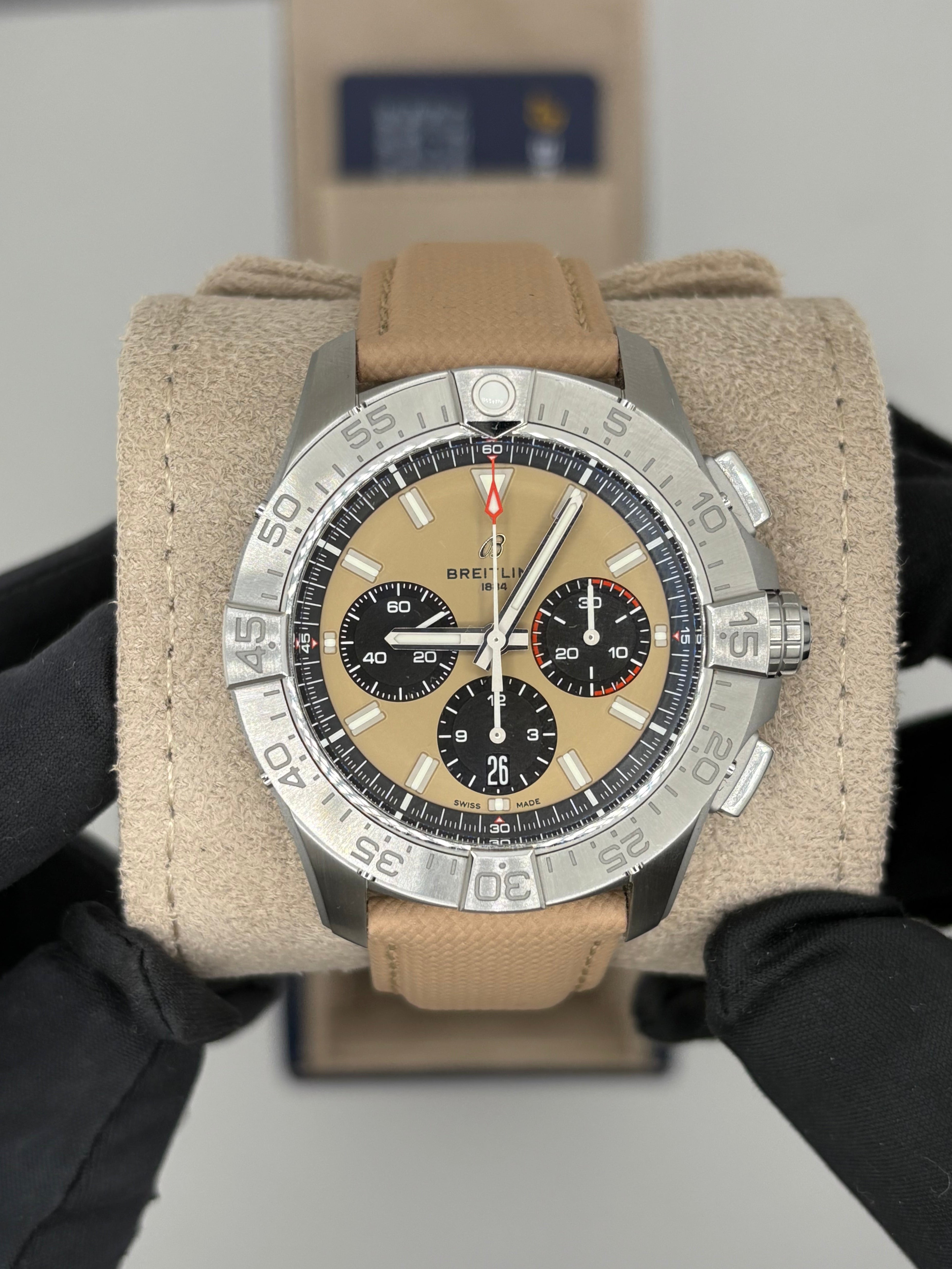 Breitling Avenger B01