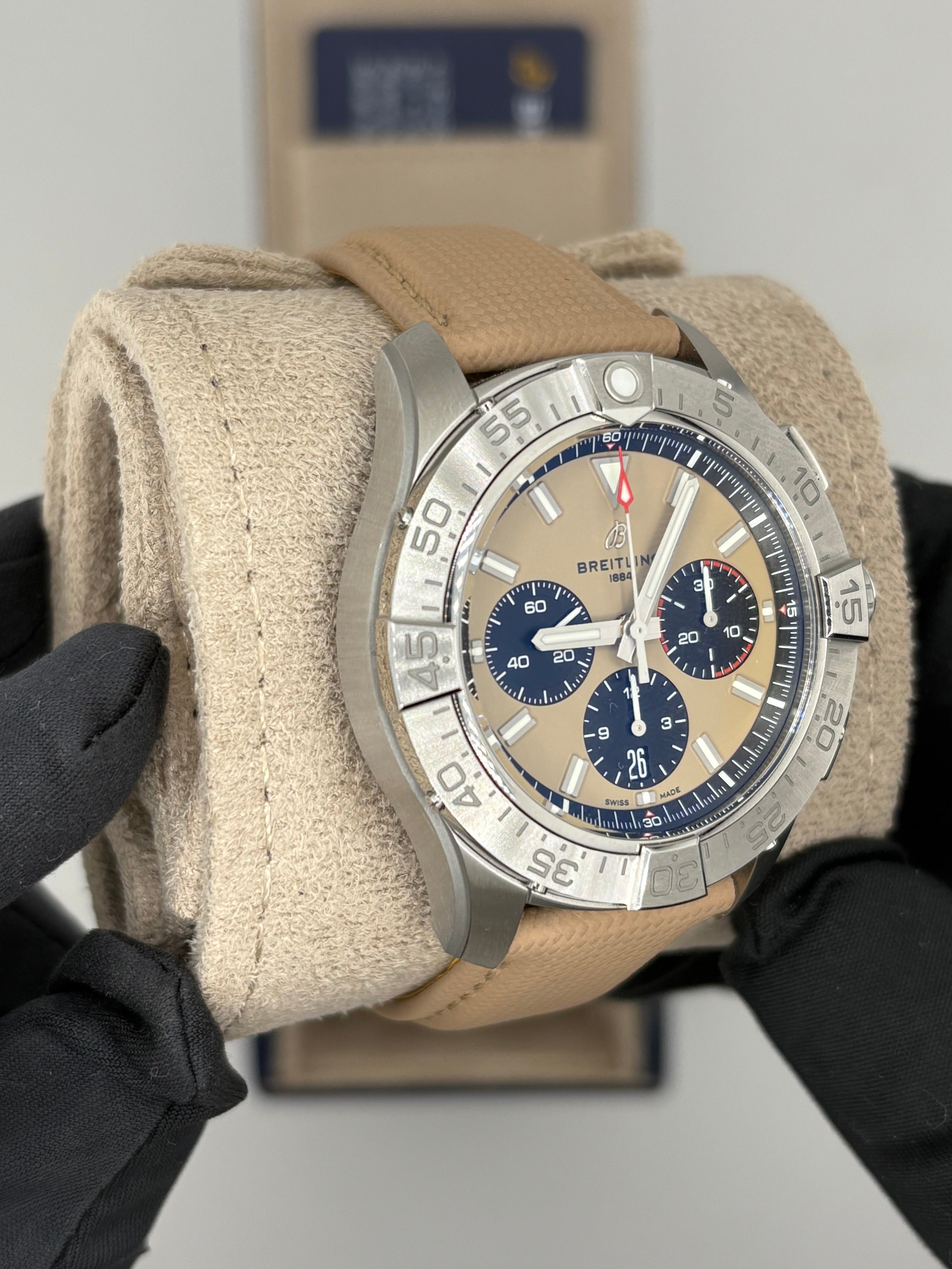 Breitling Avenger B01